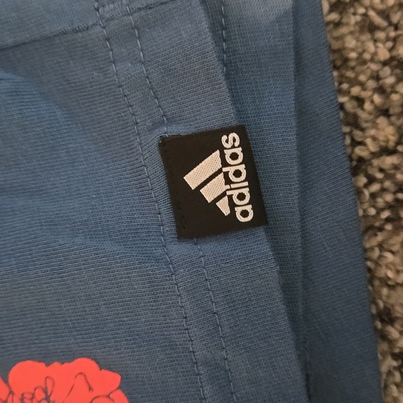 Clothes - Picture 3 of 3